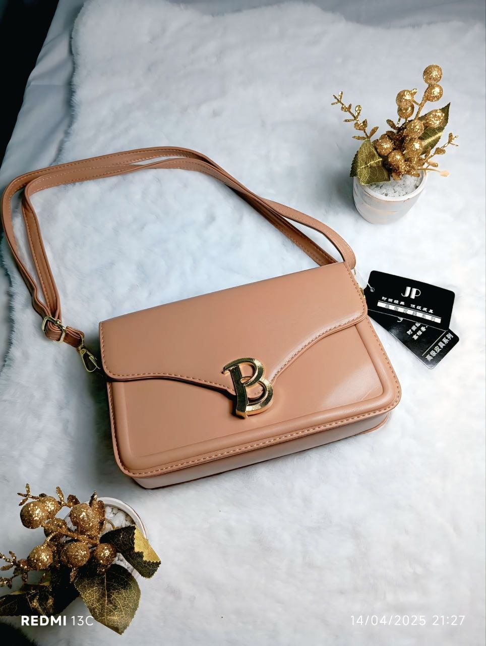 حقيبة نسائية عصرية 2025