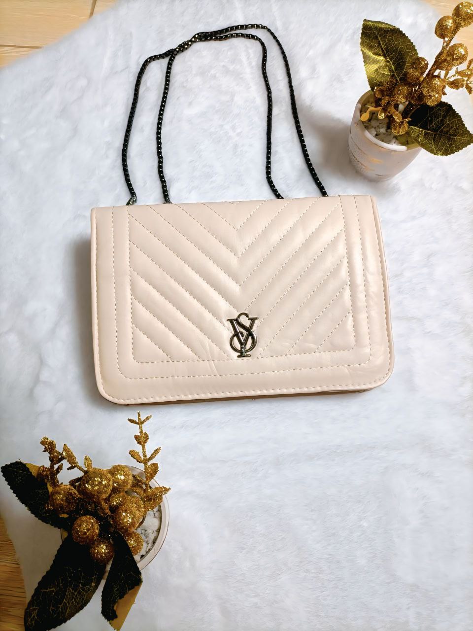 حقيبة نسائية عصرية 2025